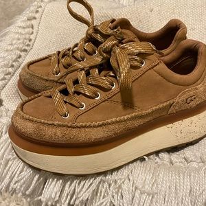 UGG Marin sneaker lace up platform